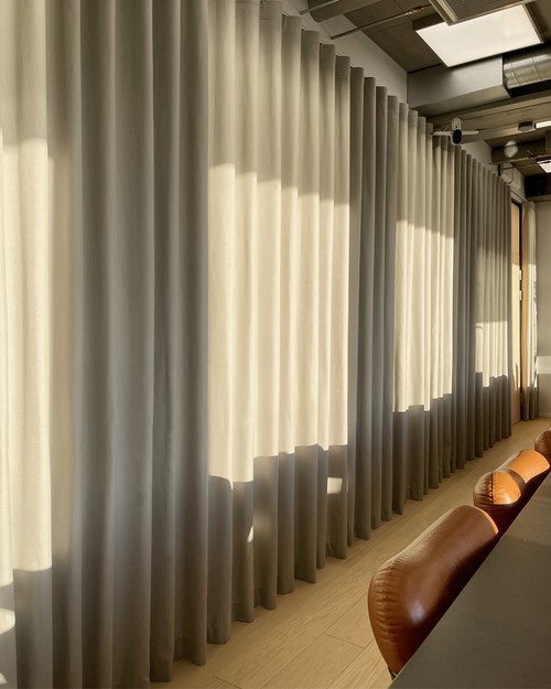 Gardinløsninger til bedrifter