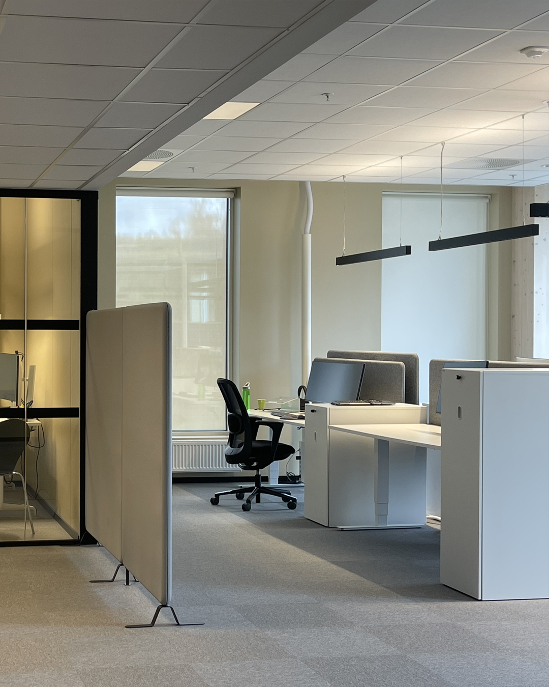 Screen Vision Mermet White Linen 7