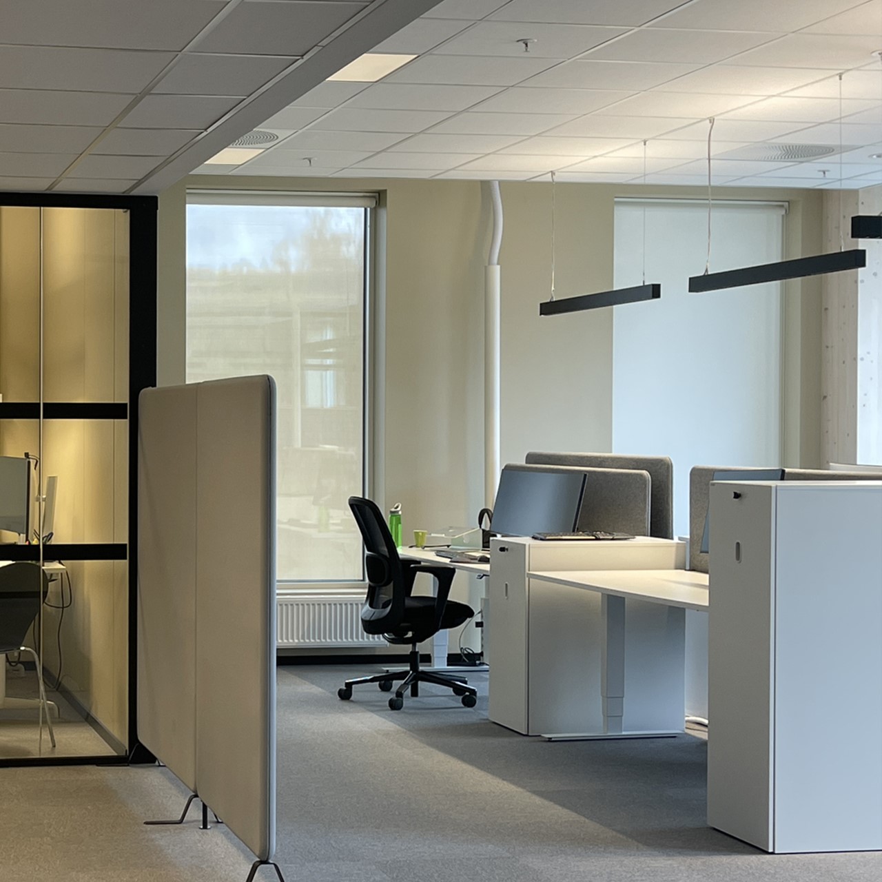 Screen Vision Mermet White Linen 7