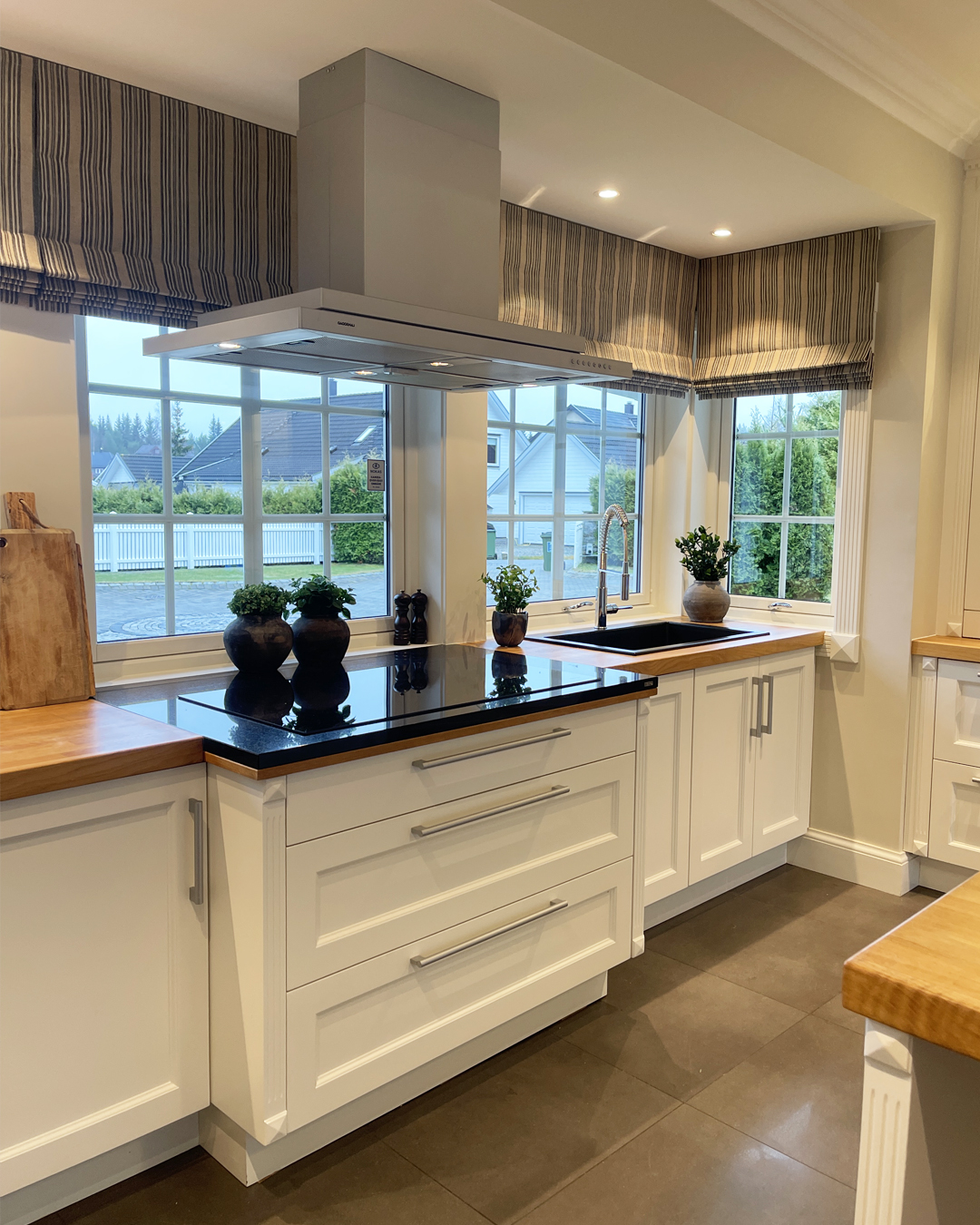 Liftgardin Hard Fold Ian Mankin Jura Stripe Charcoal 09