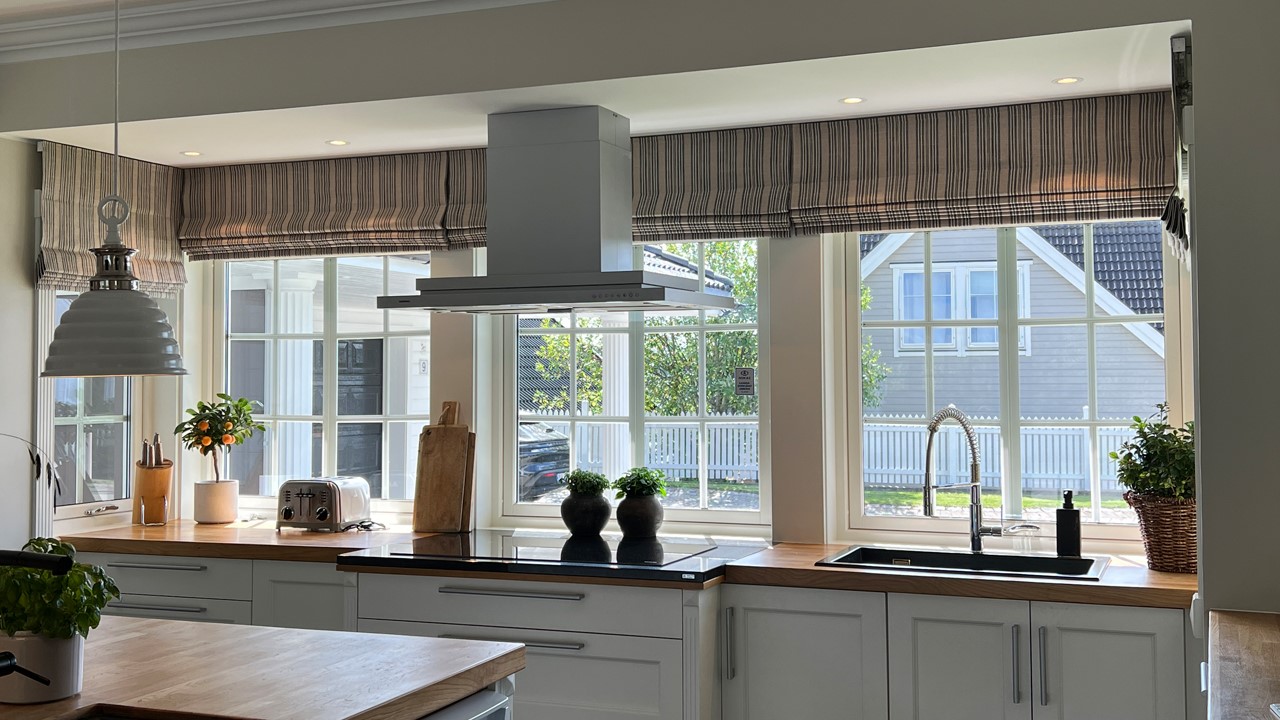 Liftgardin Hard Fold Ian Mankin Jura Stripe Charcoal 02 B 1280